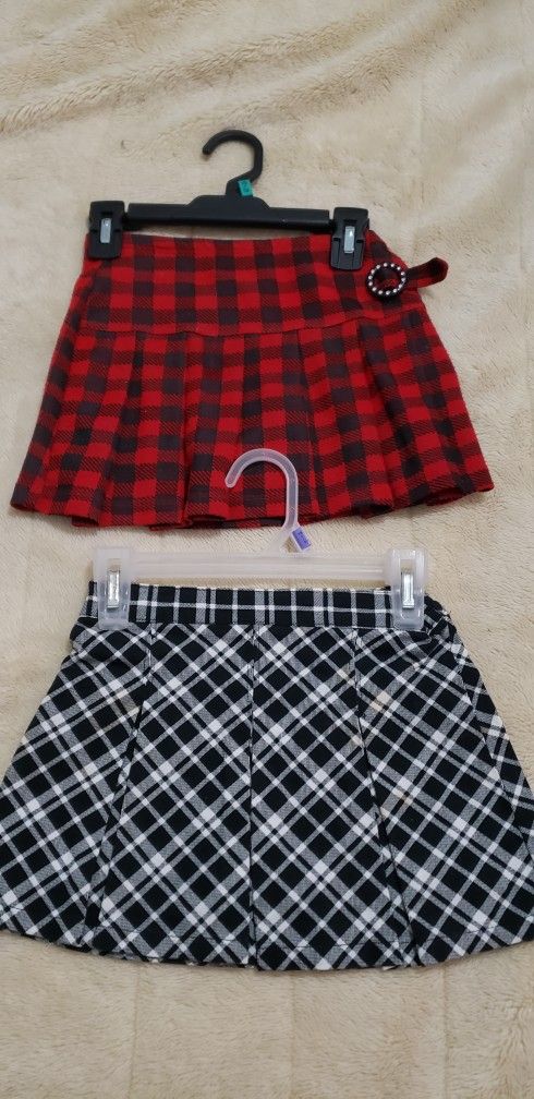 Size 4-5 Girls Plaid Skirts!!
