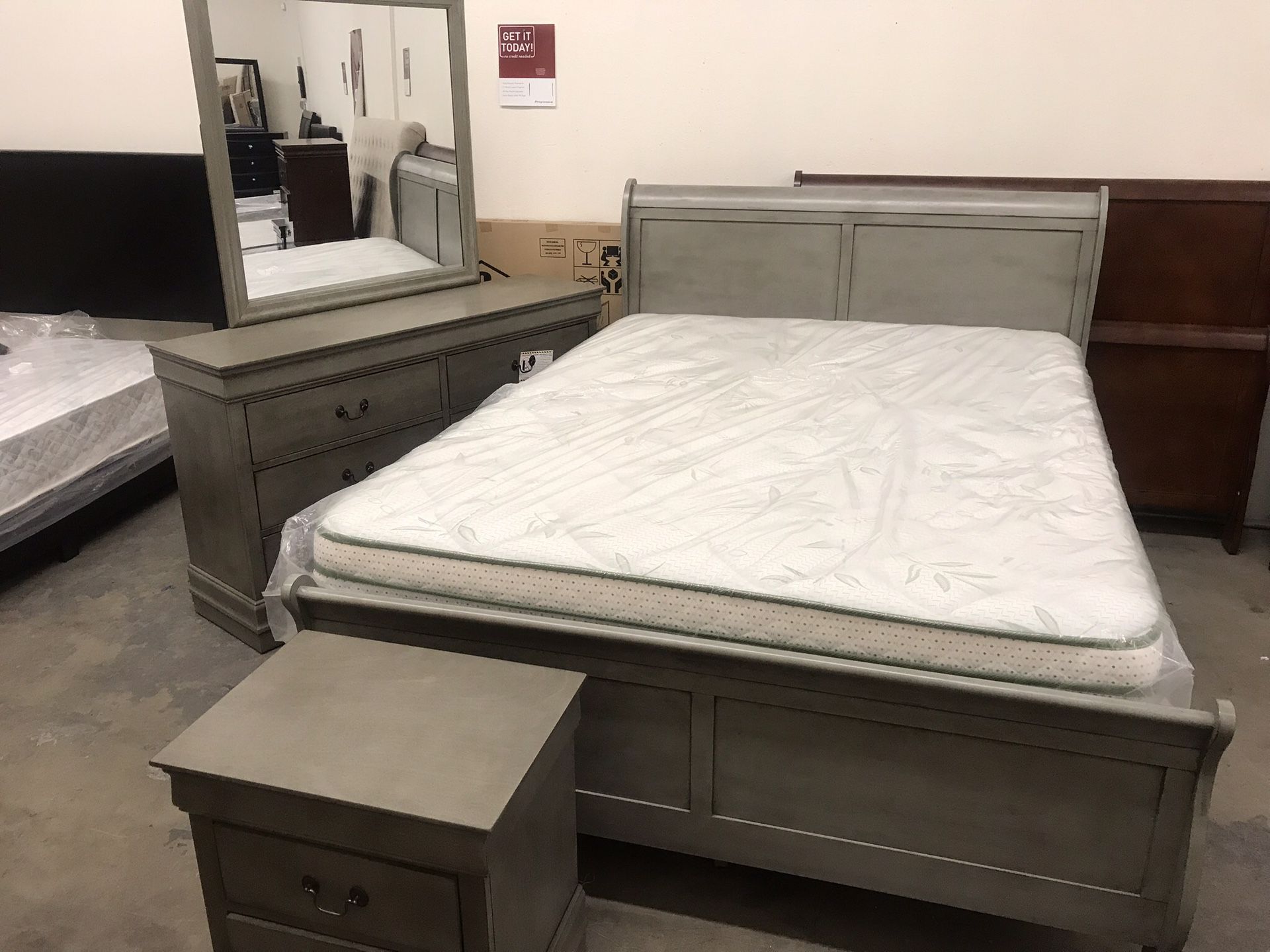New grey 4pc bedroom set $500 Bed dresser mirror and Nightstand all New sealed was $999