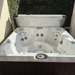 Jacuzzi J-245 Hot Tub