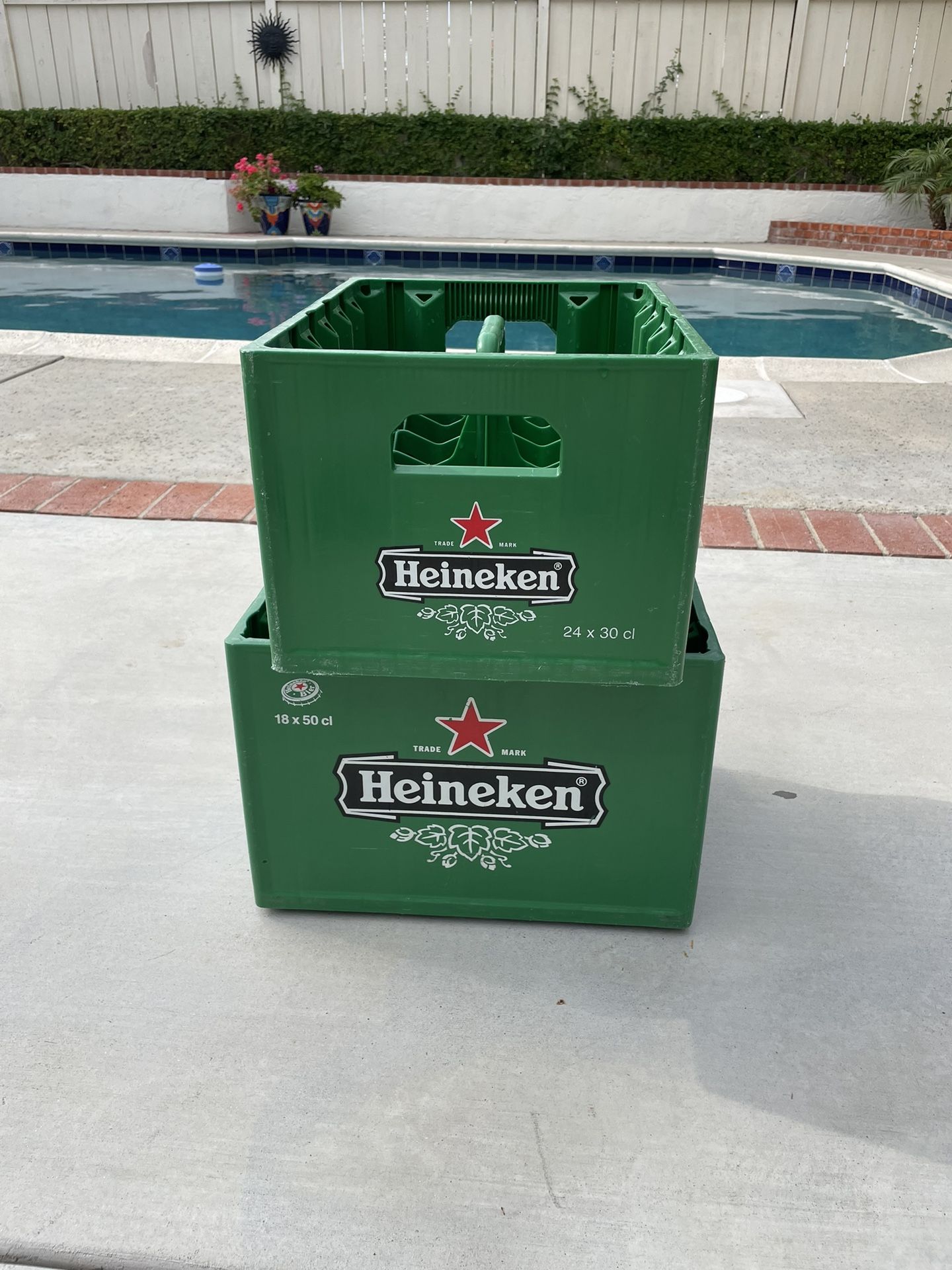 HEINEKEN BEER BOTTLE CRATE for Sale in Tucson, AZ - OfferUp