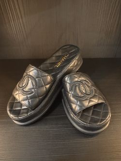 Chanel - Authentic 2021 Interlocking CC Logo Slides - Size 7