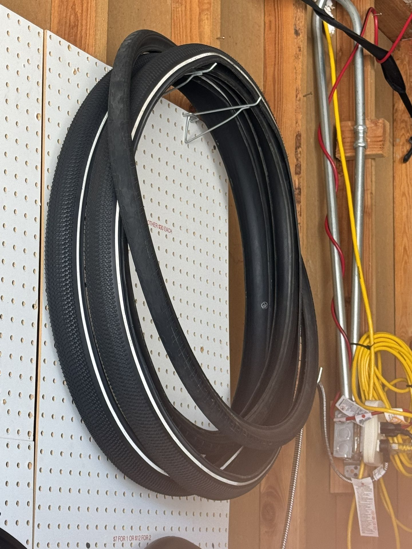 Lmk 700x38 Tires