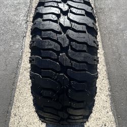 (1) 285/65R18 Super Swamper