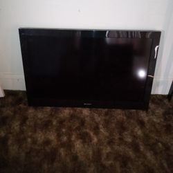 50" Emerson.   Works Great...Wall TV