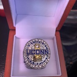 Uconn  Championship 2023 Basketball Clingan  Ring