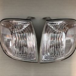 TYC 05-06 Toyota Tundra Clear Corner Lights