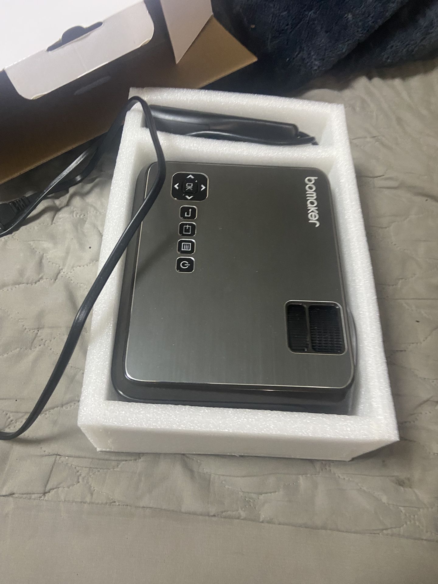 720p projector and stand