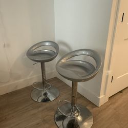 2 Barstools 