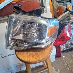 2007 - 2014 Ford Expedition  Left Headlight