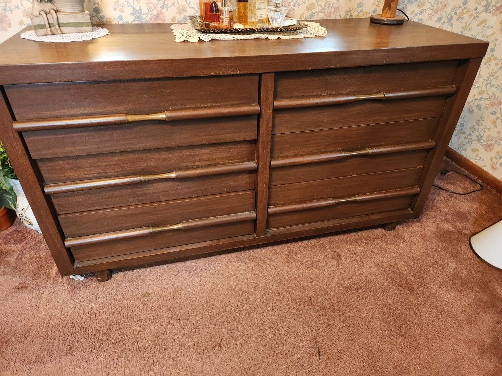 MCM American By Martinsville 4 Piece Bedroom Set