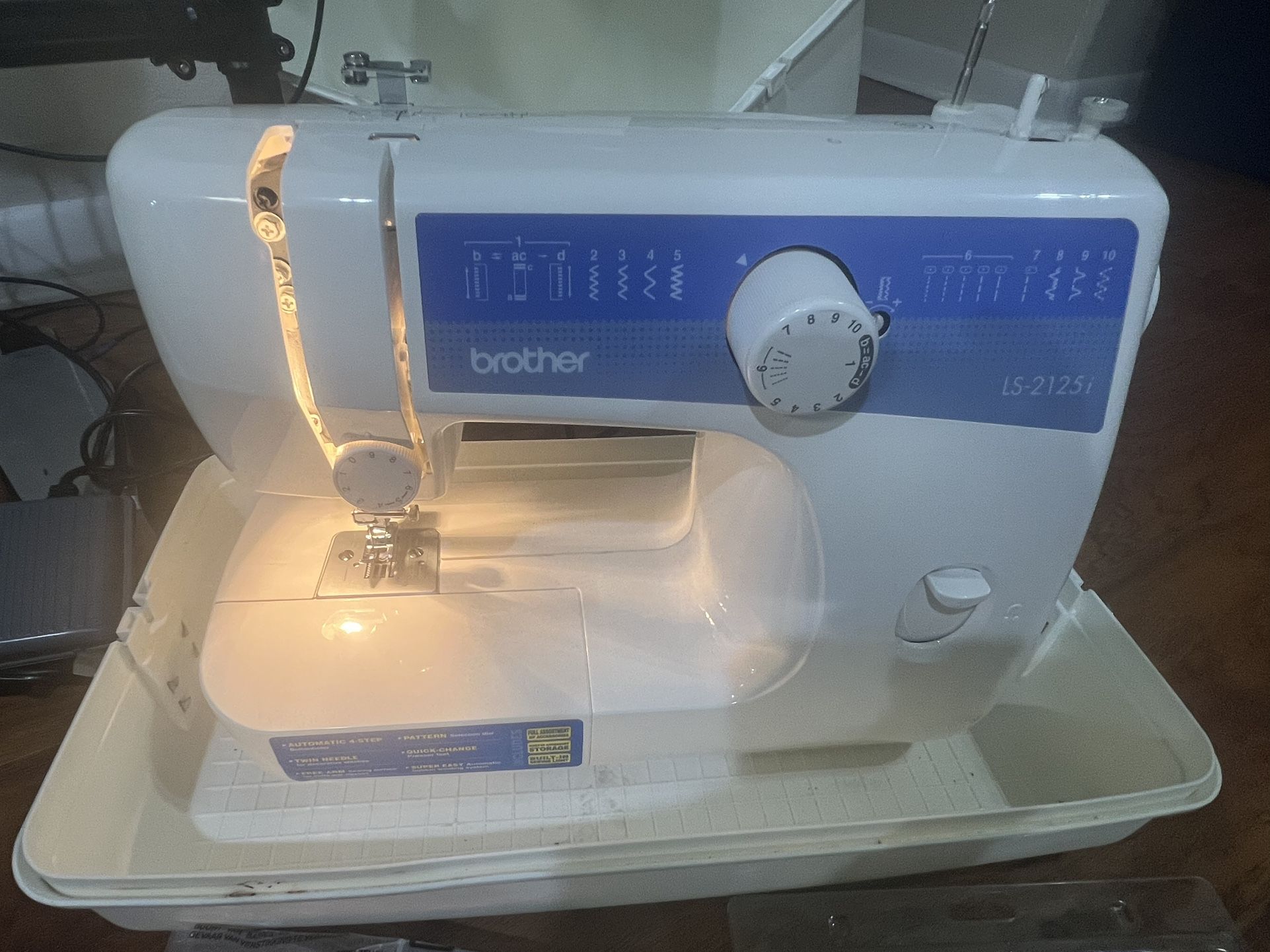 Brother LS-2125 Mechanical Portable Home Sewing Machine w/ foot pedal