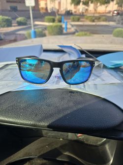Oakley Holbrook