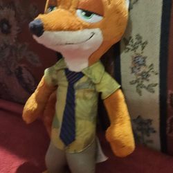 DISNEY TOMY ZOOTOPIA "NICK WILDE" THE FOX STUFFED  PLUSH ANIMAL TOY APROX 11"PRE-OWNED