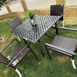 Brand New Patio Outdoor Dining Table Set