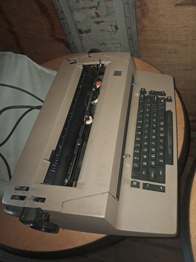 Free IBM SELECTRIC II Typewriters