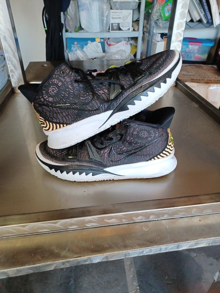 Nike Kyrie Ripple Effect, Size 13