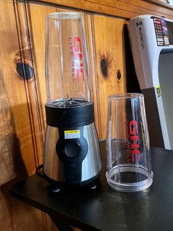 Licuadora personal  GNC  On The -Go con vaso portátil