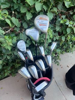 Women’s tall golf club set with a golf bag