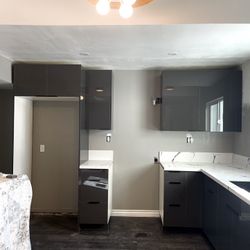 Glossy Grey Euro Style& Calacatta Vega Quartz