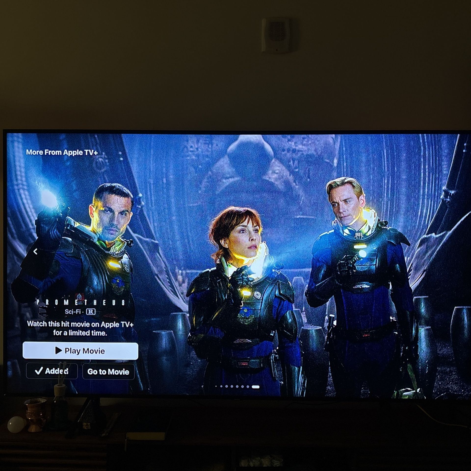 samsung 82-Inch QLED 4K Q60 Series Ultra HD Smart TV with HDR and tv stand