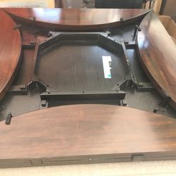 table and chairs/dinning