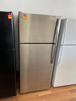 Like new GE top freezer stainless