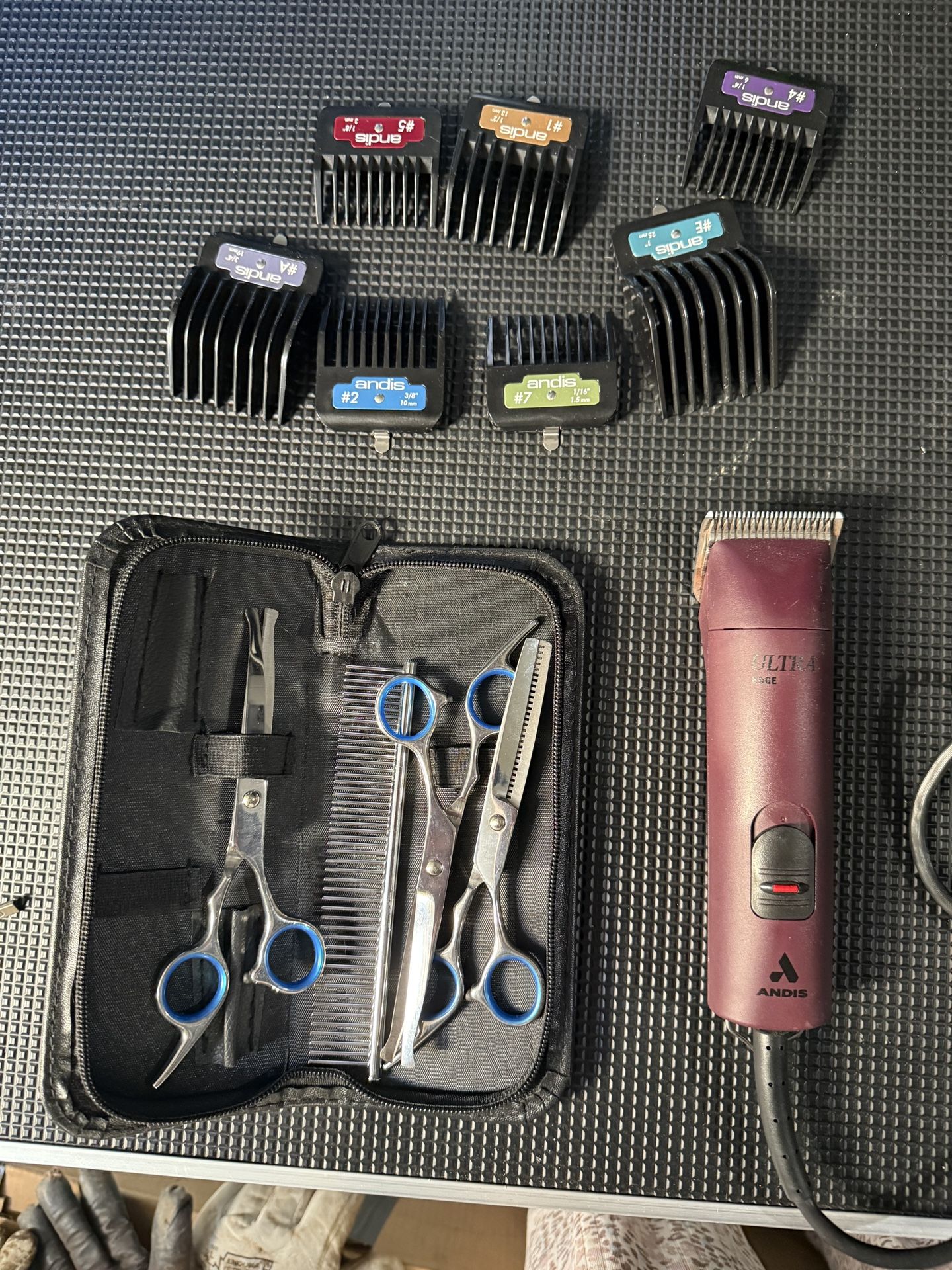 Grooming Clippers And Accessories