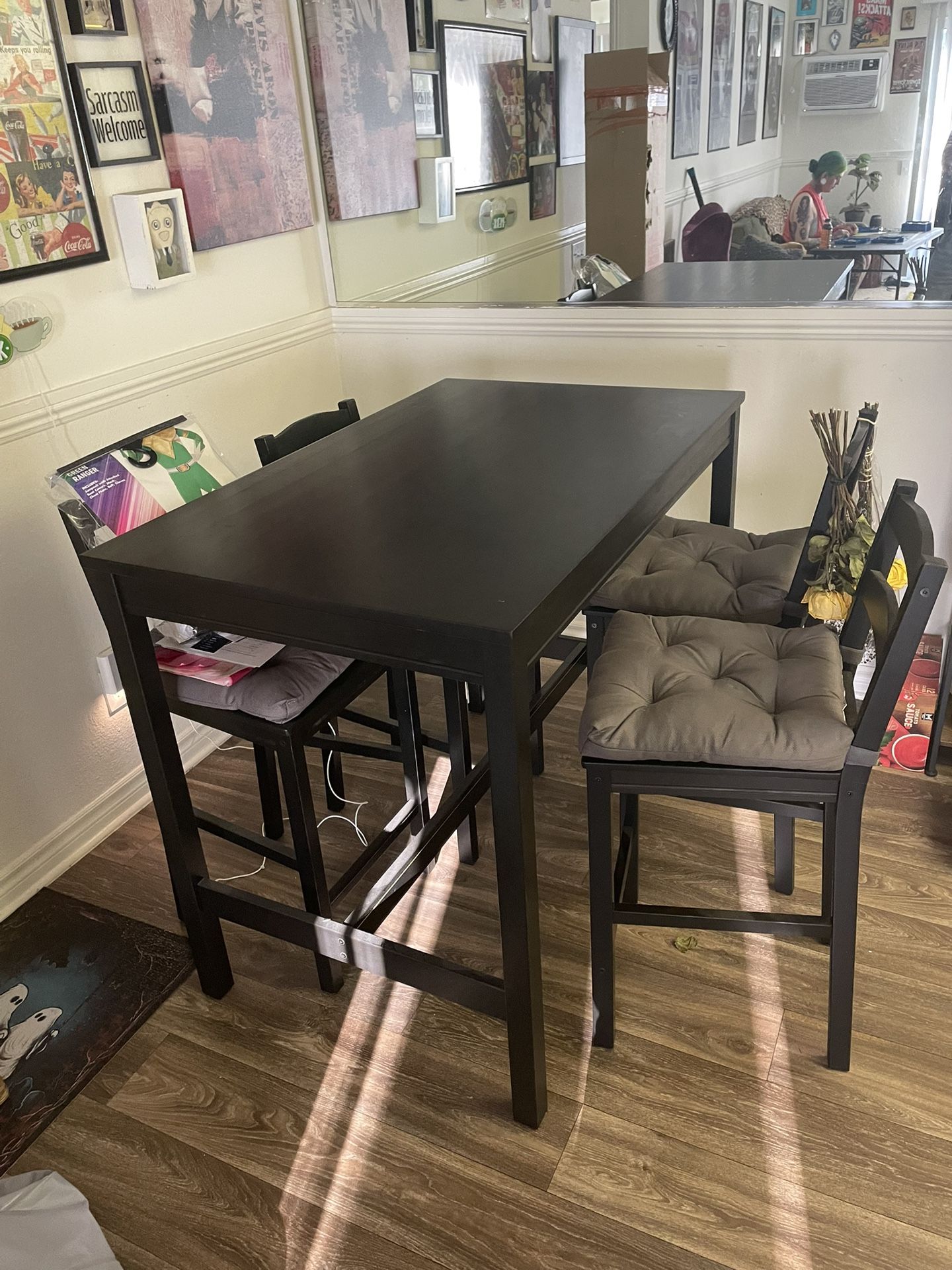 Bar table and 4 bar stools