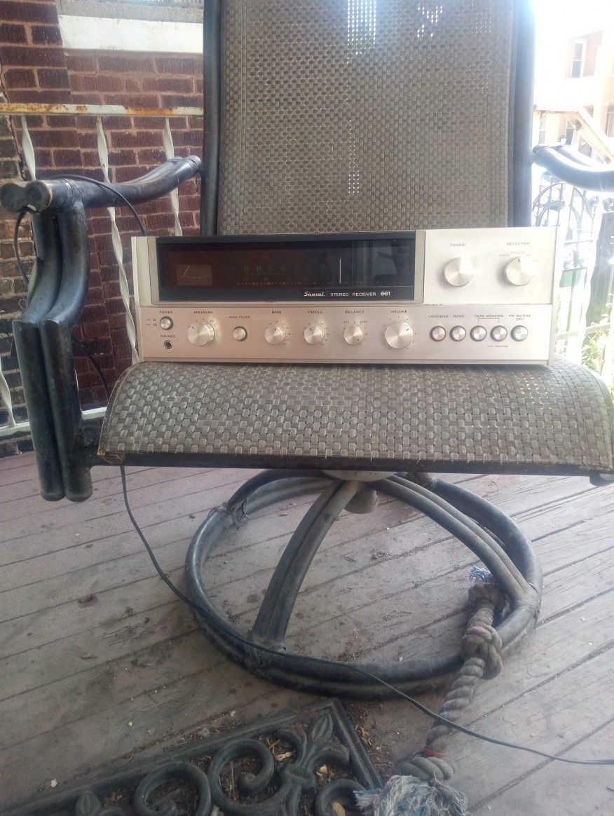 Vintage Sansui Stereo Receiver, Model 661. Works
