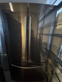 SAMSUNG FRENCH DOOR ICE MAKER WORKING PERFECTLY