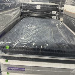 QUEEN SIZE SOUTHERLAND PILLOW TOP MATTRESS & BOX SPRING BED SET