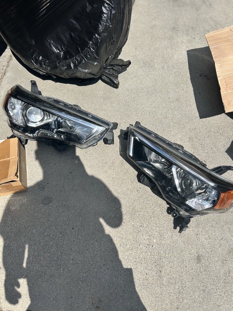 2016 TOYOTA 4RUNNER HEAD LIGHTS ASSEMBLY