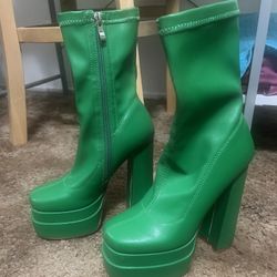 Brand 🆕 Condition. Women Green Color Leather Boot 👢
