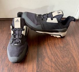 Men’s shoes/Adidas terrex
