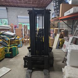 Forklift 