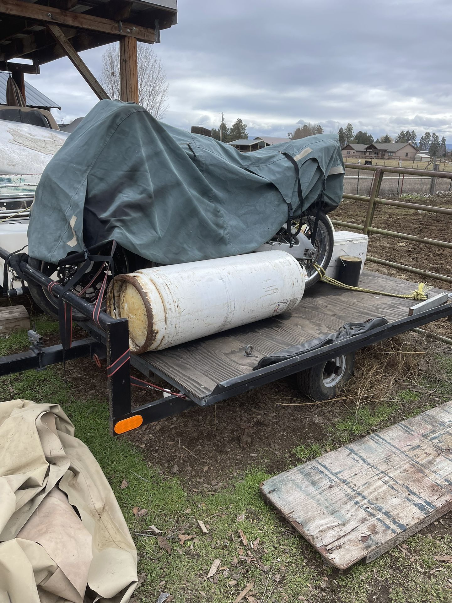 8’ 7’ Flatbed tilt trailer