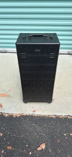 Byootique Rolling Makeup/Hairstylist Case Black