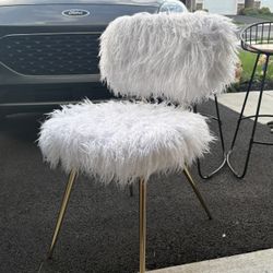 White Faux Fur Makeup Chair w/ Gold Legs - Excellent Condition