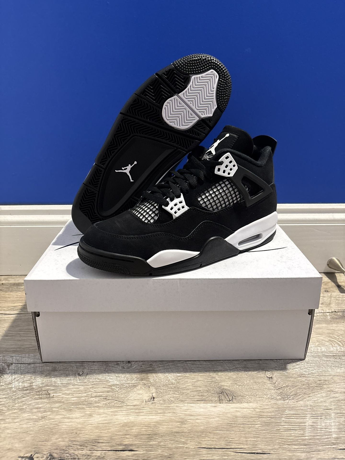 Jordan 4 “White Thunder” Size 9M