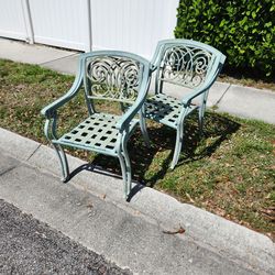 4 patio chairs great condition just need cushions