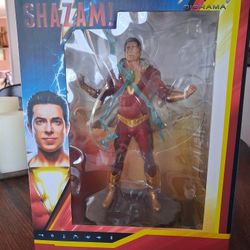 Diamond Select Toys DC Gallery: Shazam! (Movie Version) PVC Figure. 