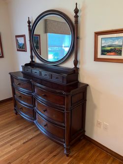 Solid Wood Cal King Bedroom Set - 6 Pieces (Bed, Dresser, Mirror, Highboy Dresser, 2 Nightstands  Please review all pictures for details, this is a be