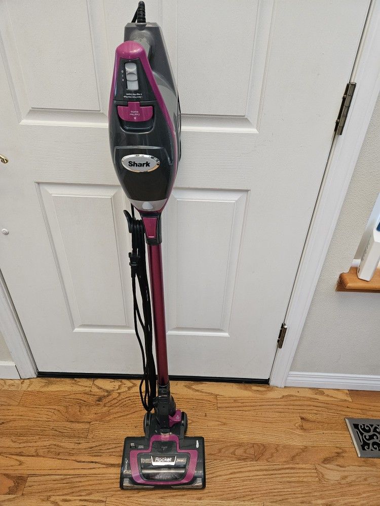 New Cond SHARK ROCKET VACUUM WITH AMAZING POWER SUCTION. , WORKS EXCELLENT. , IN THE BOX 