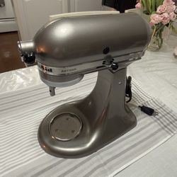 KitchenAid ARTISAN® SERIES 5 QUART TILT-HEAD STAND MIXER - MEDALLION SILVER