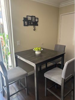 Clean Dining Table + 4 Chairs