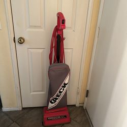 Oreck vacuum ( excellent  condition )