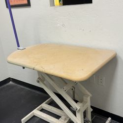 grooming table