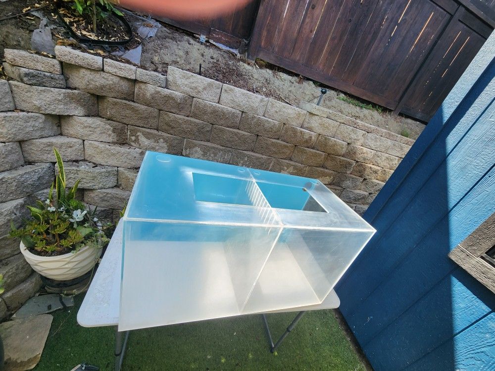 53 Gallon Divided ACRYLIC fish Tank