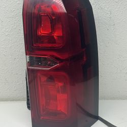 2015-2020 CHEVROLET TAHOE SUBURBAN LED PASSENGER RIGHT SIDE TAIL LIGHT OEM