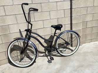 26” Cruiser Lowrider Bike For Womens Excellent Condition All The Parts Is News Only The Frame is Used $200 Firm